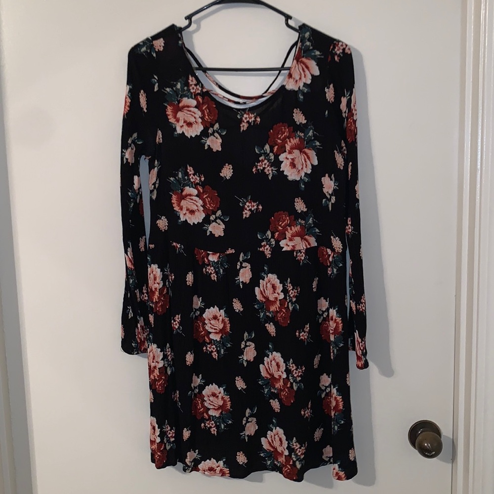 Chloe & Katie Brand Size M Black and Roses Dress